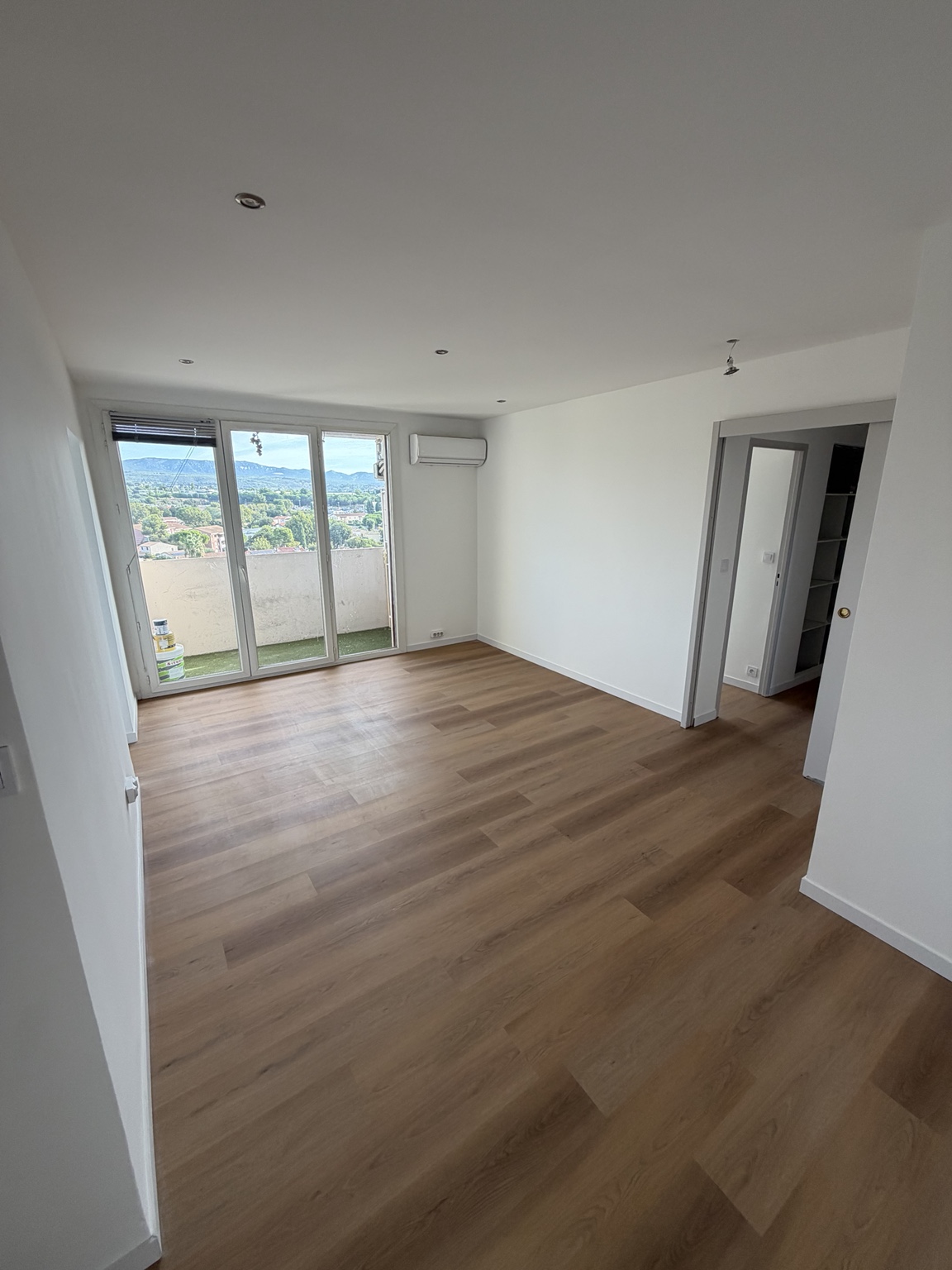 Rénovation intérieure – séjour (vue 2)
